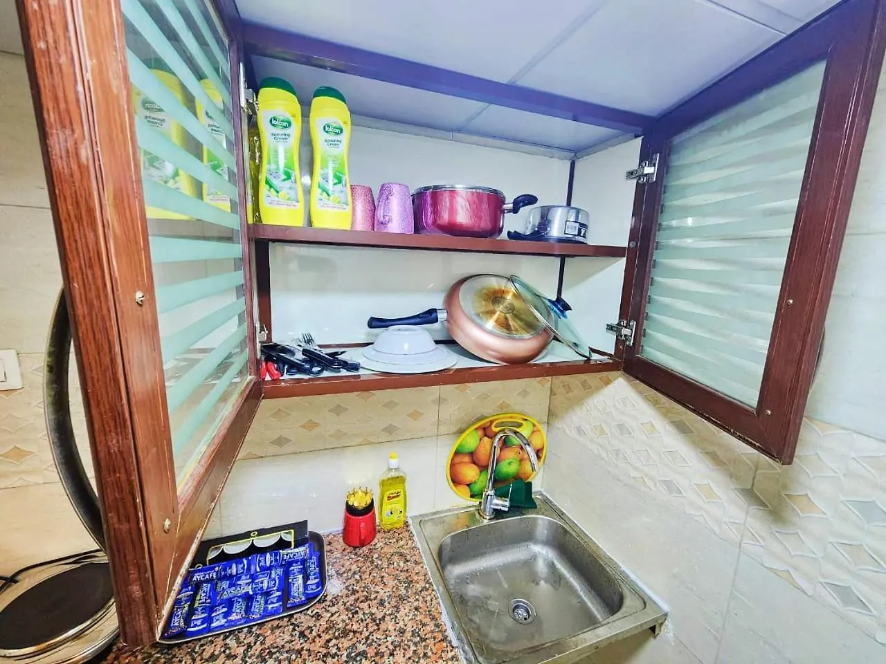 Contatos de Suitable Studio Room Family&Friends -Abudhabi